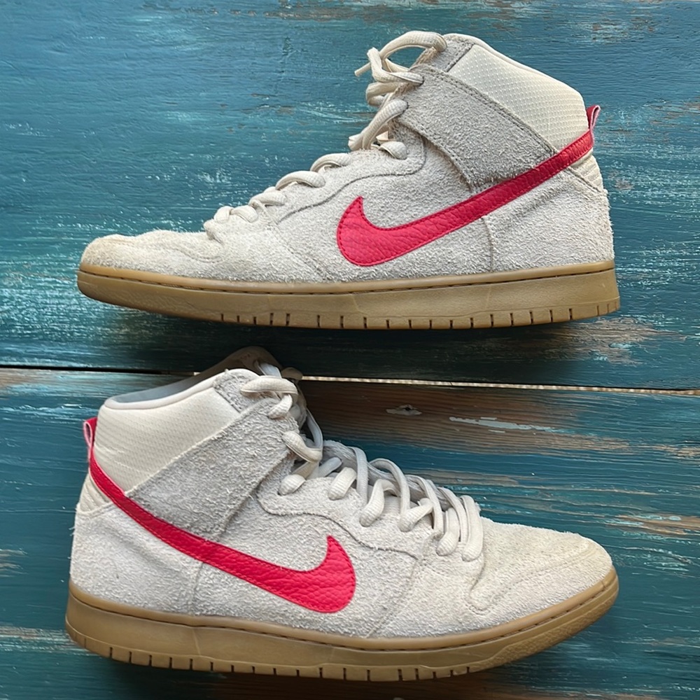 Nike Dunk High SB ‘Birch/Hyper Red”